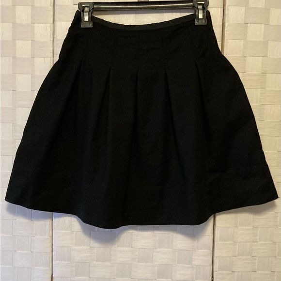 GAP Black Pleated Skirt Size 0. Too long on me. - Picture 3 of 5